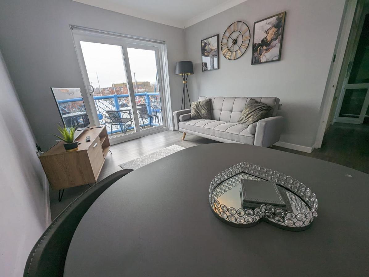 The Quay - Harbour View - By Tifa Stays Swansea Exterior photo